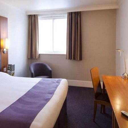 Premier Inn Milton Keynes Central エクステリア 写真