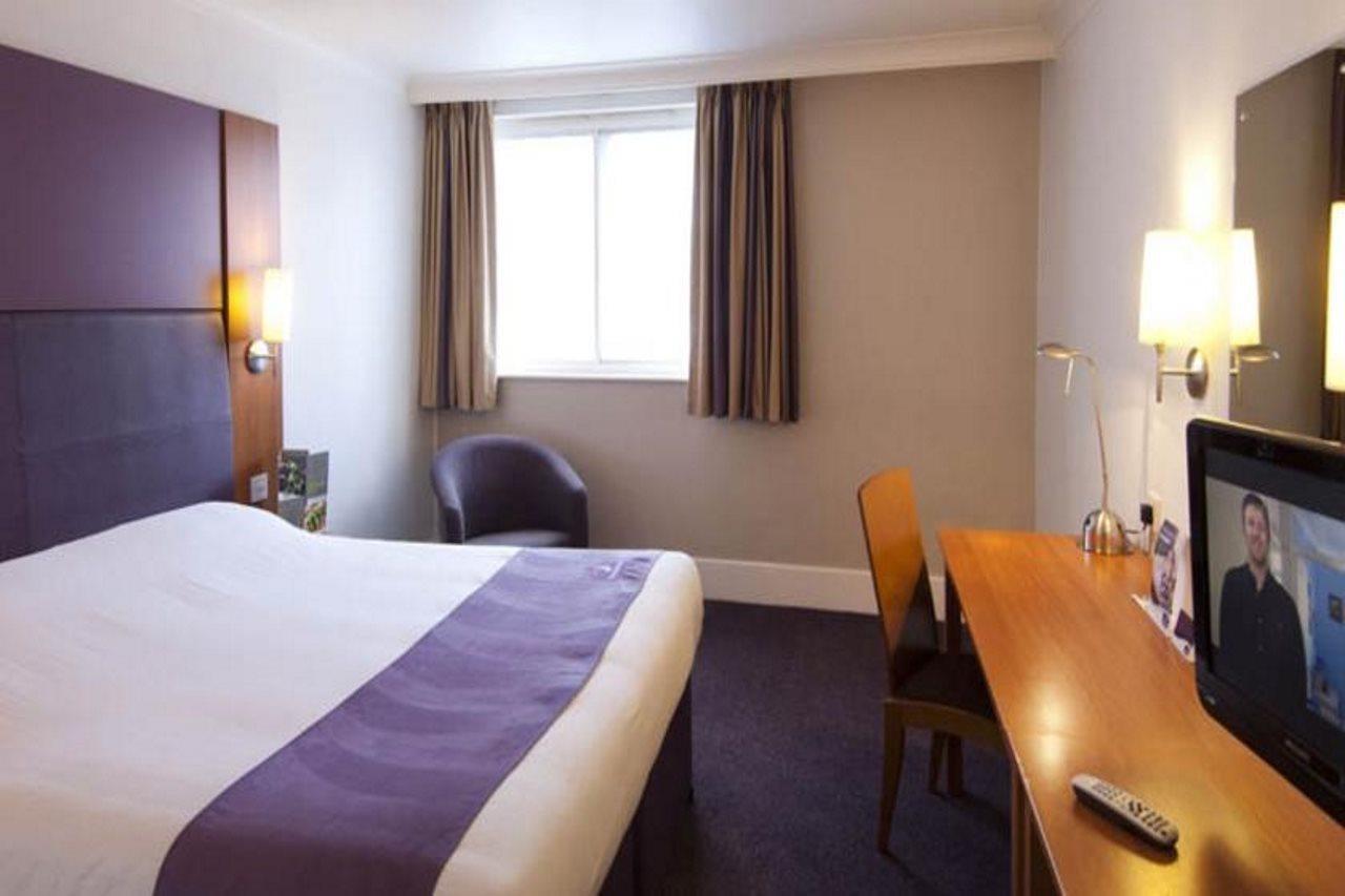Premier Inn Milton Keynes Central エクステリア 写真