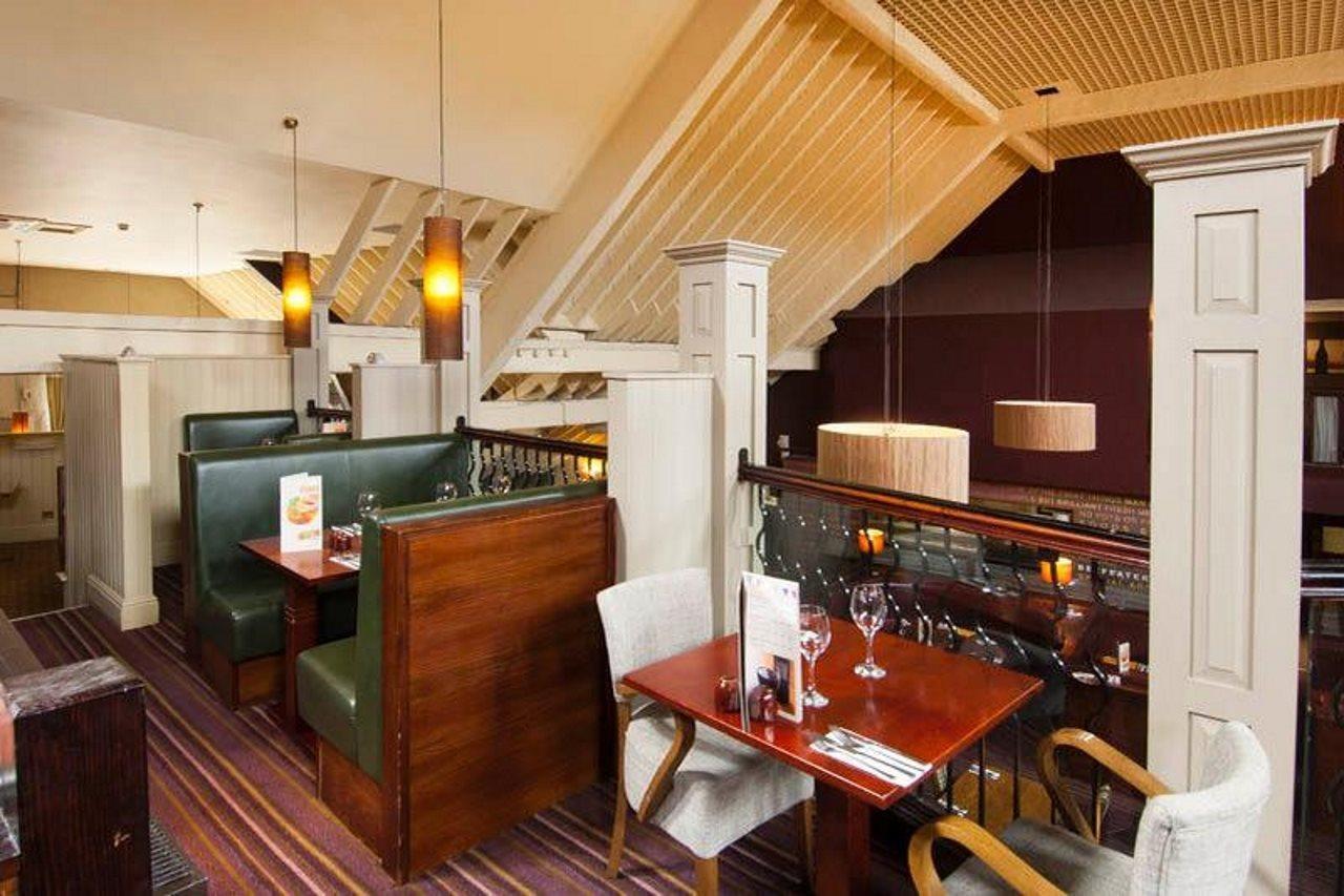 Premier Inn Milton Keynes Central エクステリア 写真