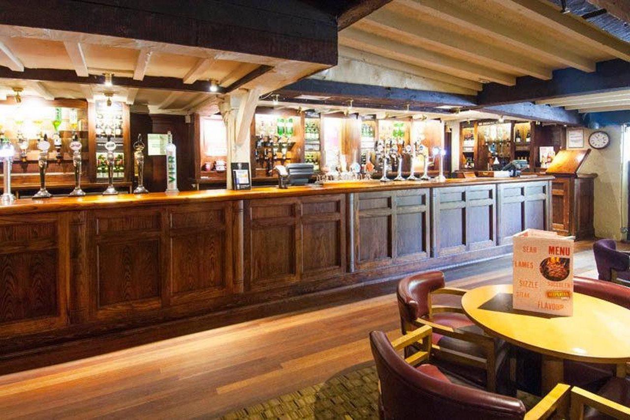 Premier Inn Milton Keynes Central エクステリア 写真