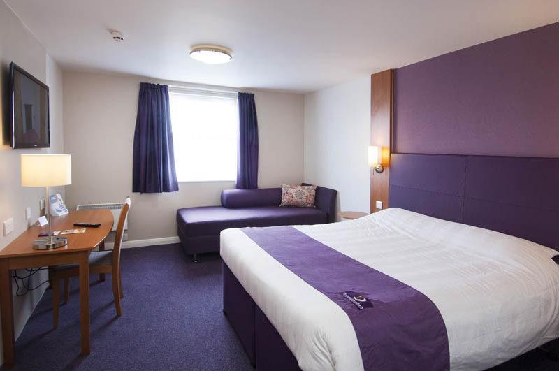 Premier Inn Milton Keynes Central エクステリア 写真