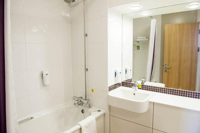 Premier Inn Milton Keynes Central エクステリア 写真